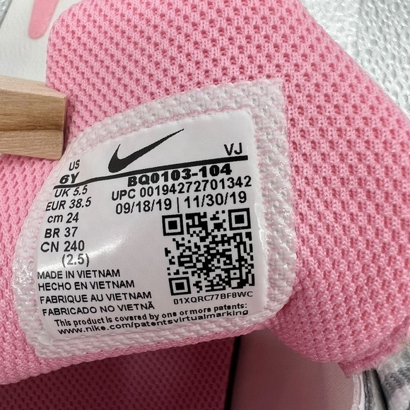 Nike Air Max 270 React GS White Pink Sneakers Size 6 Youth - Picture 2 of 7